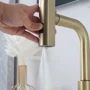 Смеситель для раковины Lefton Two-Handle Widespread Waterfall & Pull-Out Bathroom Faucet with Temperature Display-BFWS2401 Brushed Gold: Вид смесителя Двухвентильный