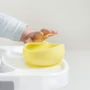 Детская миска Olababy Lemon с крышкой желтый (60511): Материал силикон