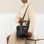 Женская сумка тоут Guess Bea Society Satchel черная (HWVS8132060-BLA): Застежка Магнитная