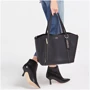 Женская сумка тоут Guess Naya Trap Tote черная (HWVG7881230-BLA): Тип ручки С двумя ручками, Длинная ручка