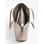 Женская сумка тоут Guess Uptown Chic Barcelona Tote серебристая (HWMG7301230-PEW): Страна производитель Китай