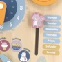 Дерев'яний календар Viga Toys PolarB з годинником, англійською мовою (44056): Вік 3-4.5 года