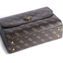 Женская сумка через плечо Guess Cordelia Logo темно-коричневая (HWQB8377210-BNL): Фактура Матовая, Зернистая