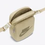Сумка на плече Nike Heritage Crossbody - Mtlc M 4L хакі Уні 18x7.5x23 см (FB3041-276): Колір зеленый
