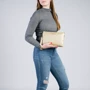 Женская косметичка Guess Ariane золотая (PWRIANP0120-GOL): Фактура Матовая, Сафьяно