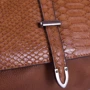Женская сумка кросс боди Amelie Galanti коричневая (A991344-light-brown): Фактура Тиснение, Зернистая, Матовая