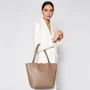 Женская сумка тоут Guess Alby Toggle Tote Ltl-Latte Logo светло-коричневая (HWSS7455230-LTL): Тип ручки С двумя ручками, Длинная ручка