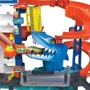 Ігровий набір Hot Wheels Втеча від лютої акули (HDP06): Масштаб машинок 1:64