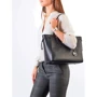 Женская сумка тоут Michael Kors VOYAGER MD MF TZ TOTE черная (30H7GV6T8L001): Тип ручки С двумя ручками, Длинная ручка