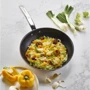 Сковорода Tefal Intuition 24 cм (B8170444): Дополнительно Ручка с отверстием для подвешивания, Индикатор нагрева