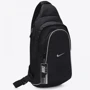 Сумка через плечо Nike Sportwear Essential Sling Bag Pull 8L черная Уни 44.5x22x10 см (FB2851-010): Цвет черный