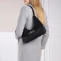 Женская сумка хобо Guess Hensely Hobo черная (HWVB8113020-BLA): Тип Сумки