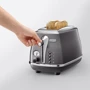 Тостер DeLonghi CTOT 2103 GY: Мощность 900 Вт