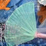 Лялька Emily Русалочка з фігуркою морського мешканця, 30 см (QJ 137 A): Особливості На шарнирах