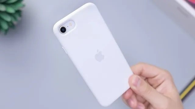Чем почистить чехол для iPhone