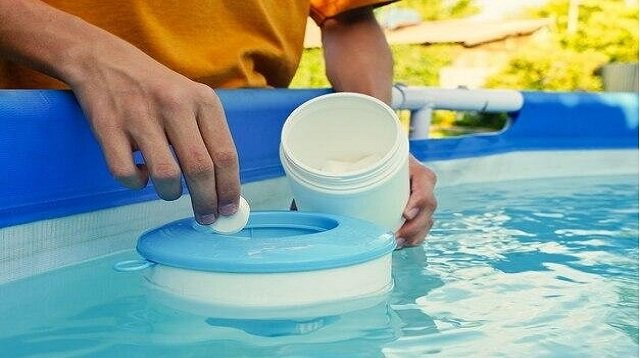 Чистка бассейна перекисью водорода