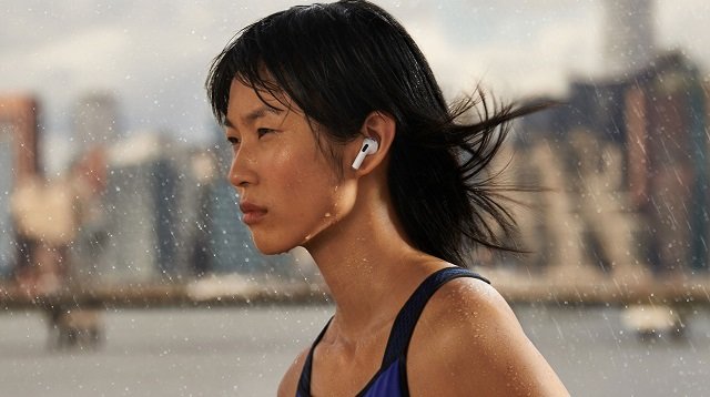 AirPods 3 в ухе