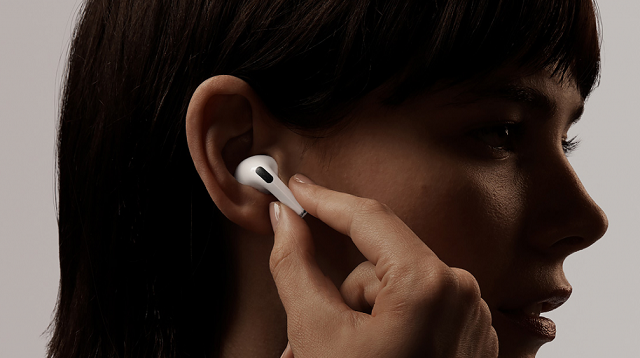 AirPods Pro в ухе